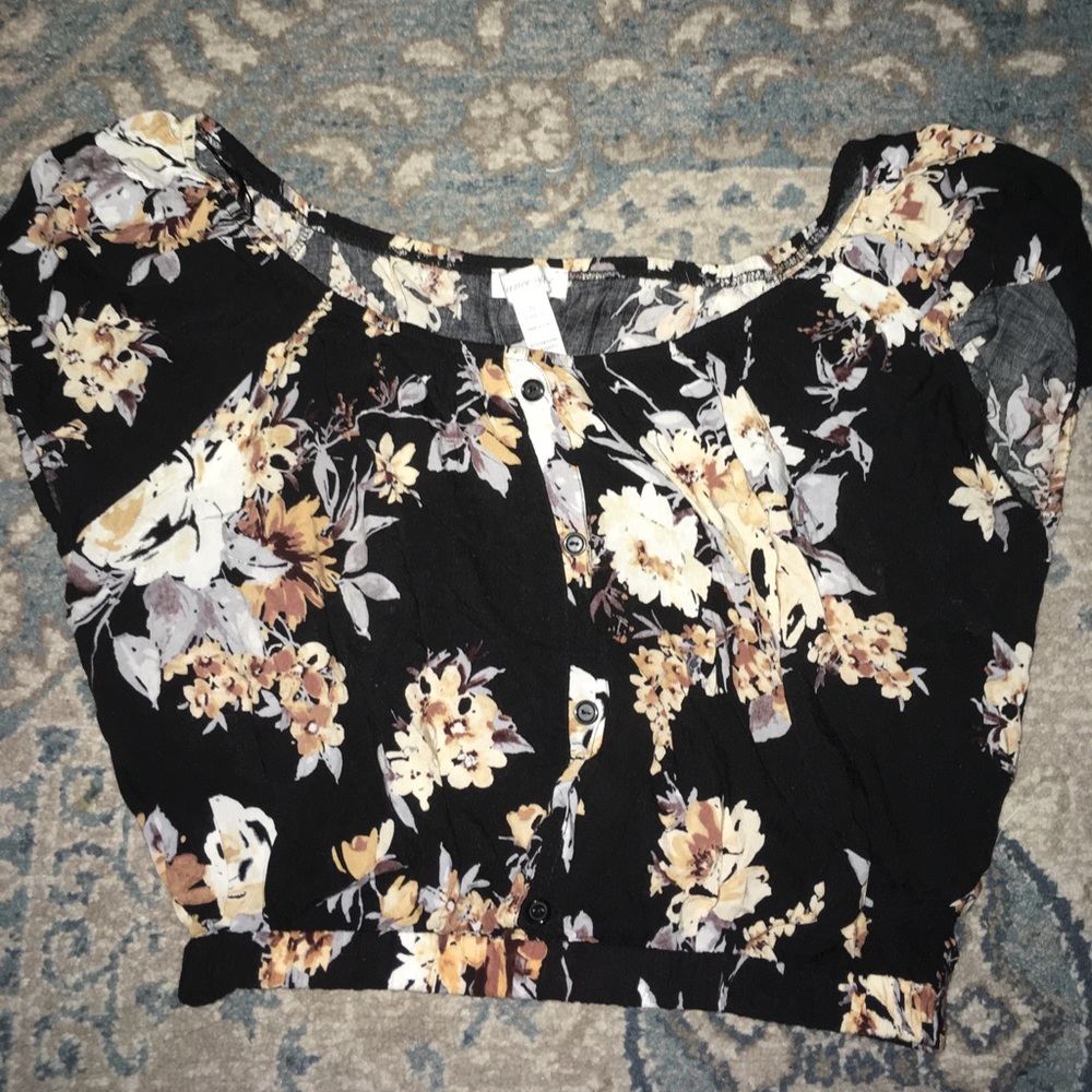 Ambiance Apparel in Cropped flowers